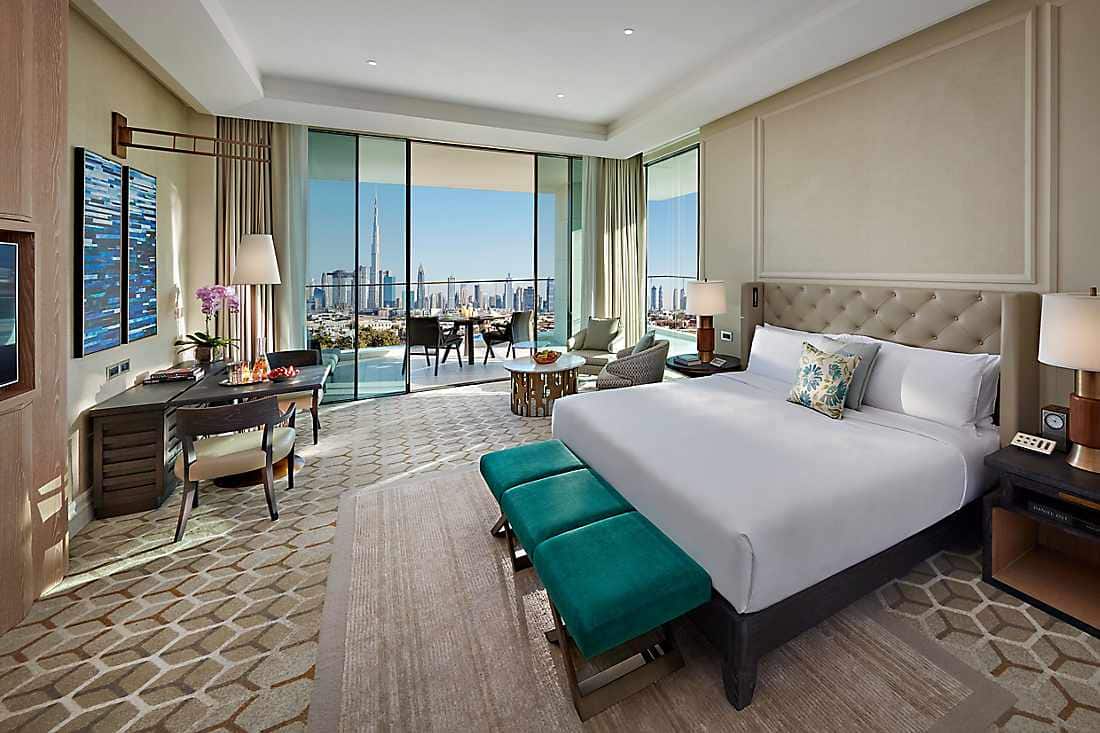 Mandarin Panoramic View Room king bed
